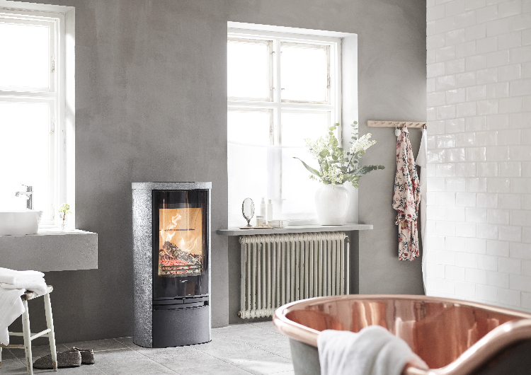 Contura 820T with glass door