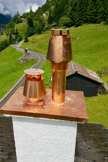 Casing of a double bushel with copper cover and cape