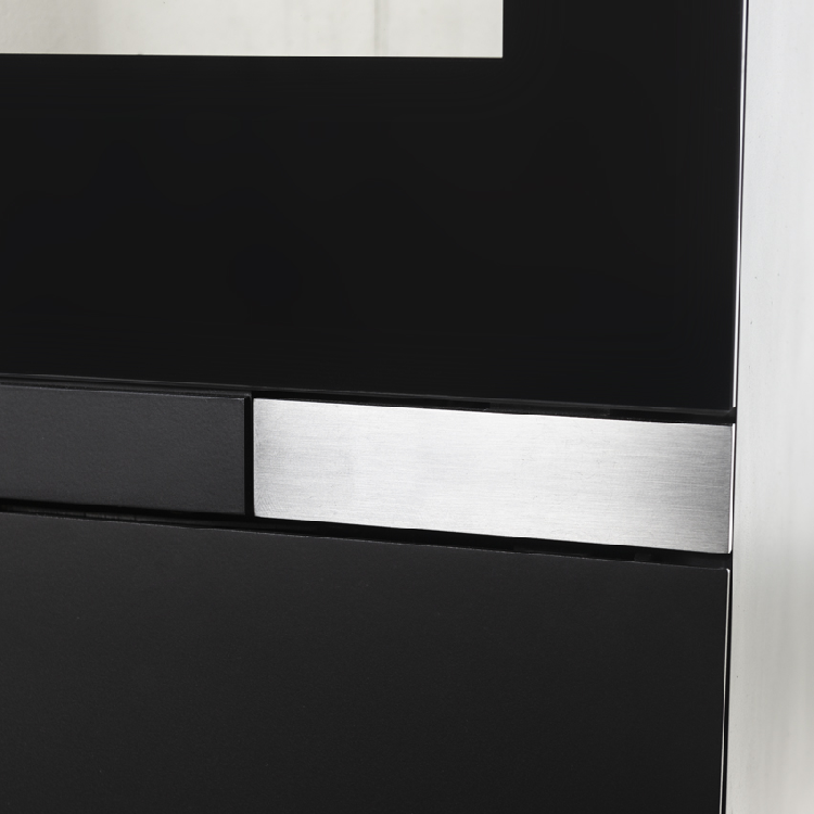 Integrated door handle with magnetic closure. Available in steel or black stainless steel.