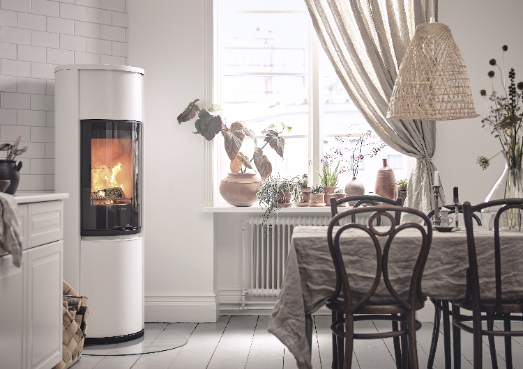 Contura 690 white - Glass door, aluminium lacquered top plate