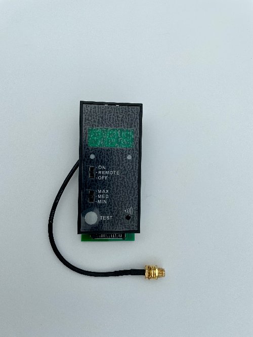 Panneau d'urgence avec antenne