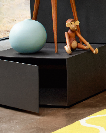 Porta com sistema de abertura de empurrar e puxar